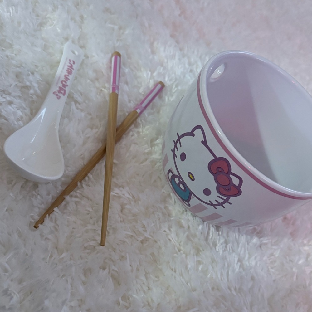 Hello Kitty Pink and White Utensil Set